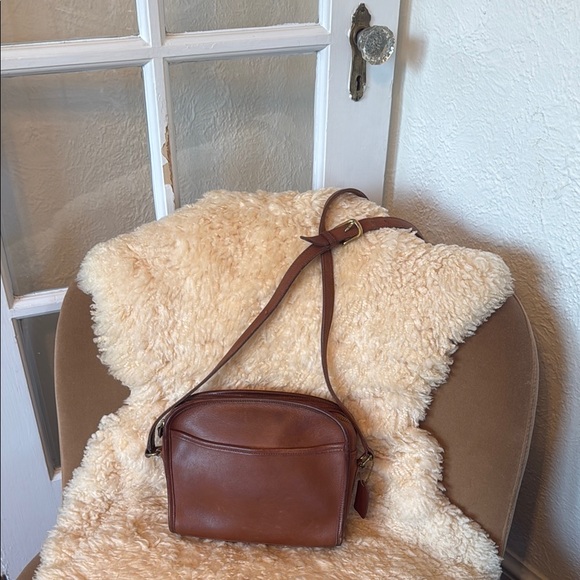 Vintage Coach leather zip crossbody - Picture 2 of 15